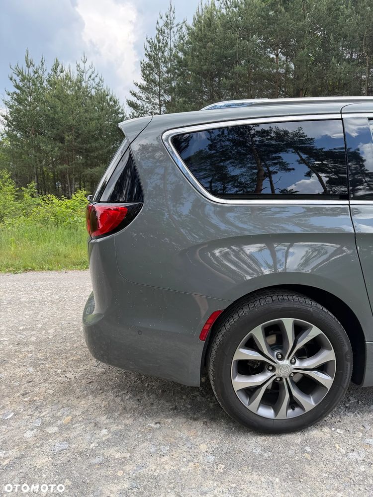 Chrysler Pacifica - 10