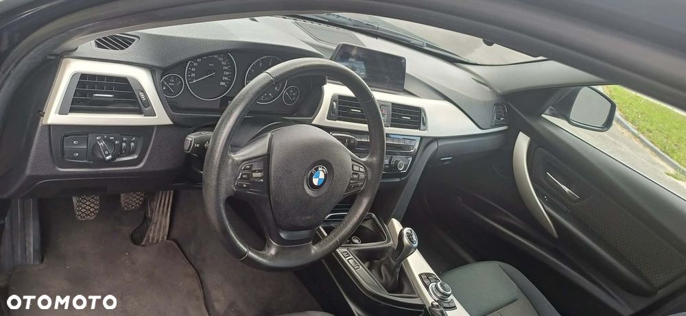 BMW Seria 3 318d xDrive - 8