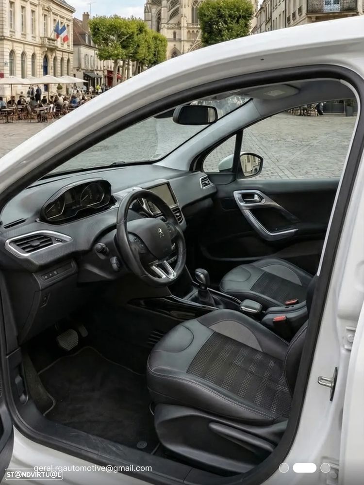 Peugeot 2008 PureTech 82 Allure - 2