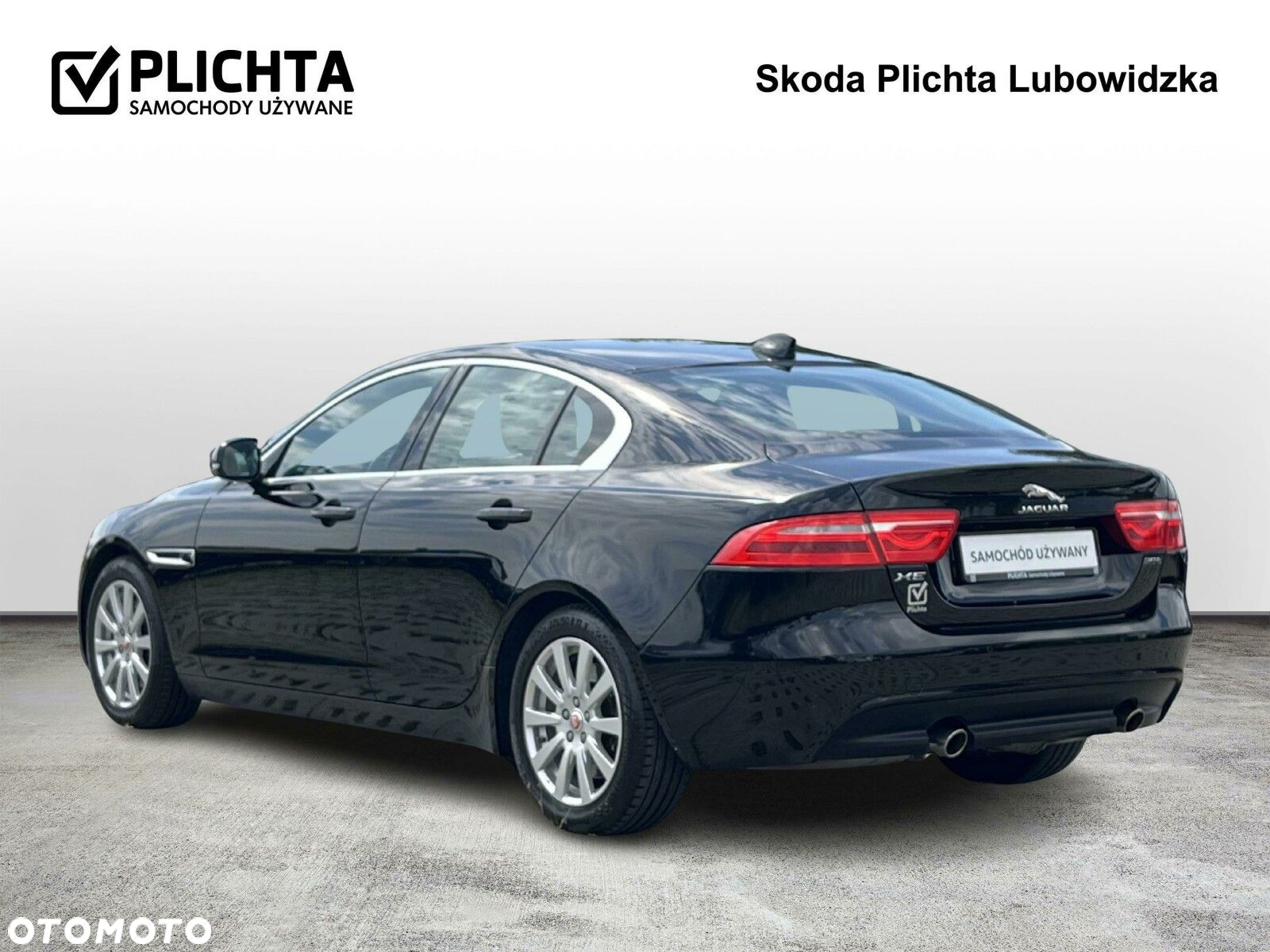 Jaguar XE 2.0 T Portfolio - 3