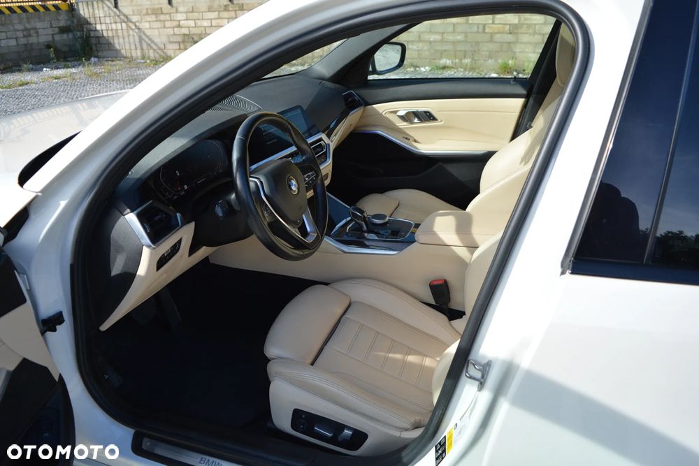 BMW Seria 3 330i xDrive Sport Line sport - 17