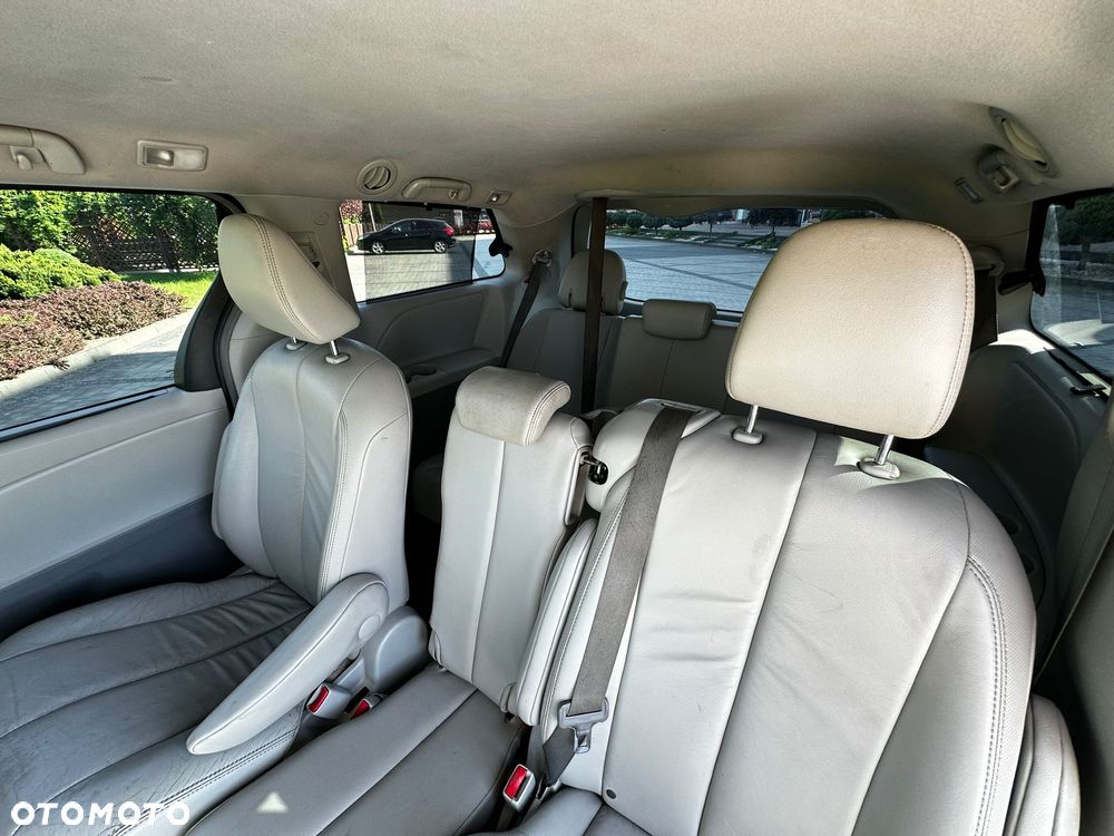 Toyota Sienna 3.5 XLE AWD - 9