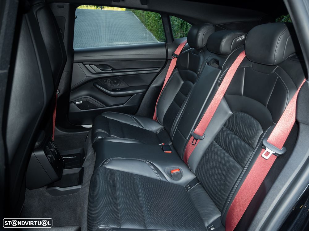 Porsche Taycan Cross Turismo 4S - 22