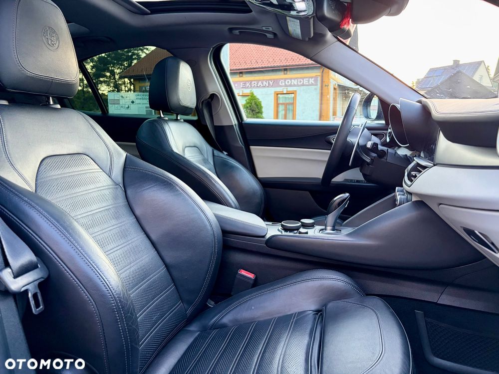 Alfa Romeo Giulia 2.0 Turbo 16V AT8 Veloce - 37