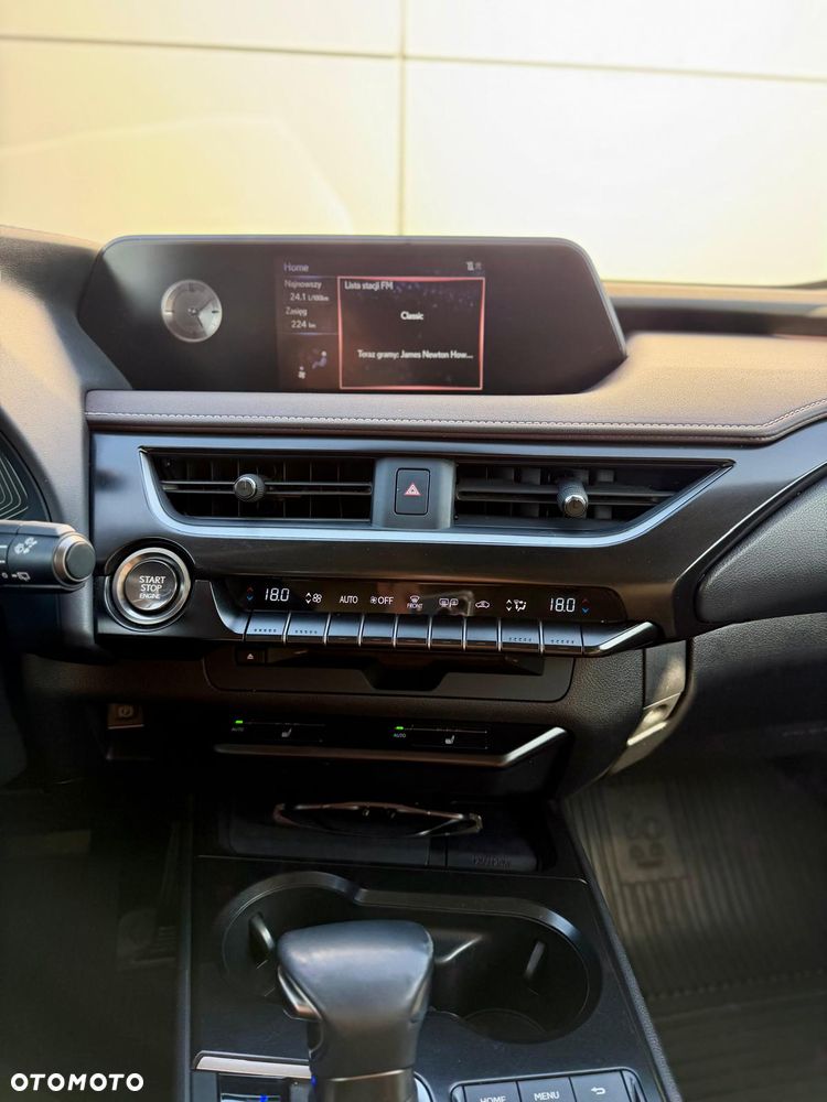 Lexus UX - 12