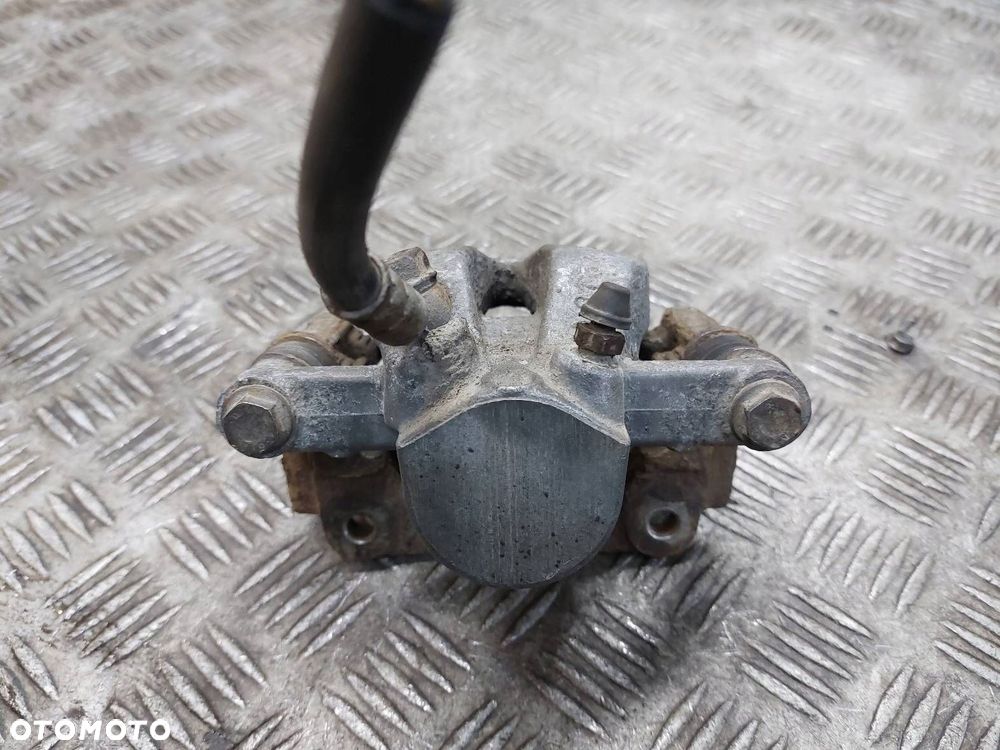 ZACISK HAMULCOWY PRAWY TYŁ TOYOTA AVENSIS T25 - 2