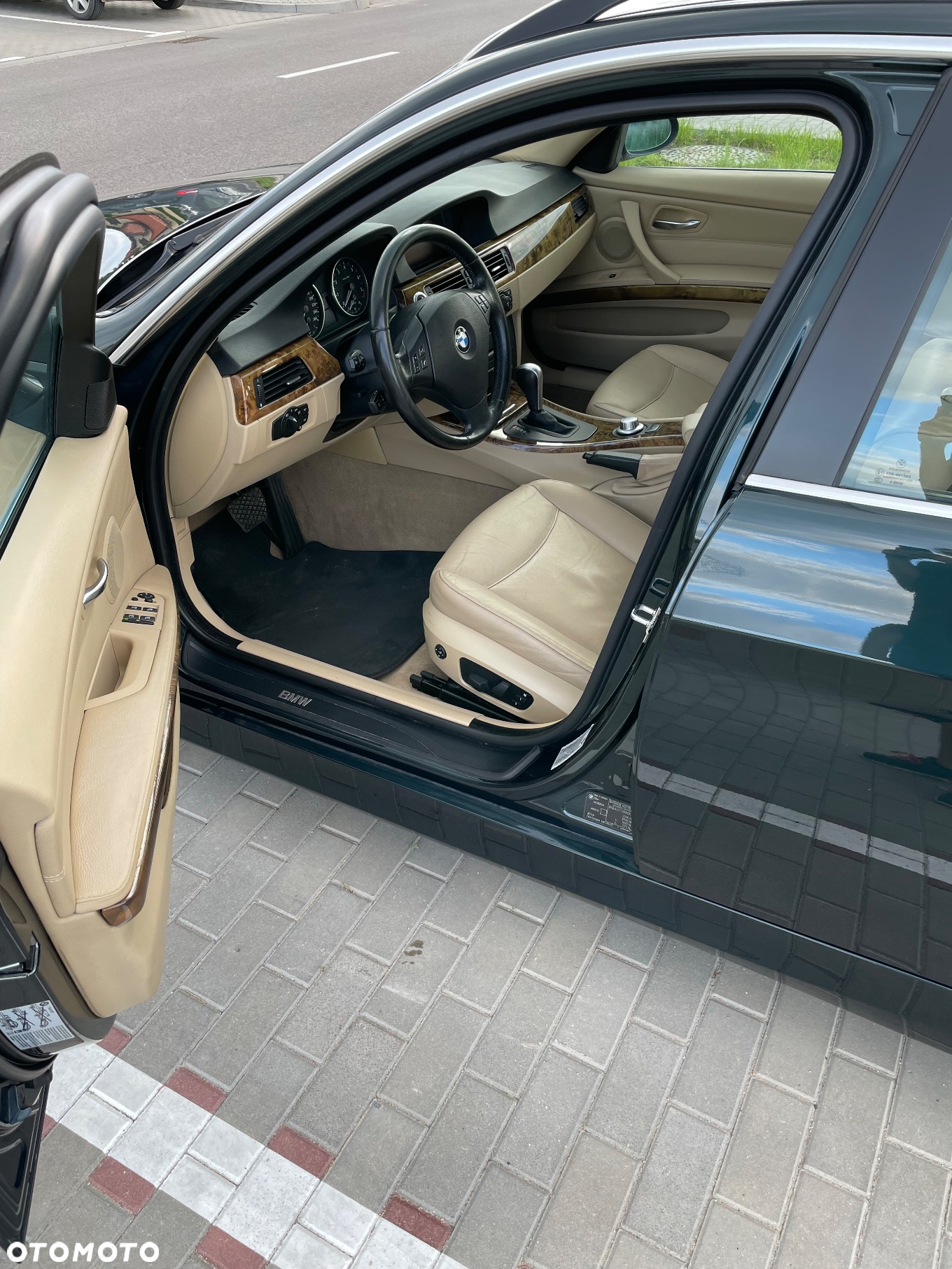BMW Seria 3 325xi Touring - 8
