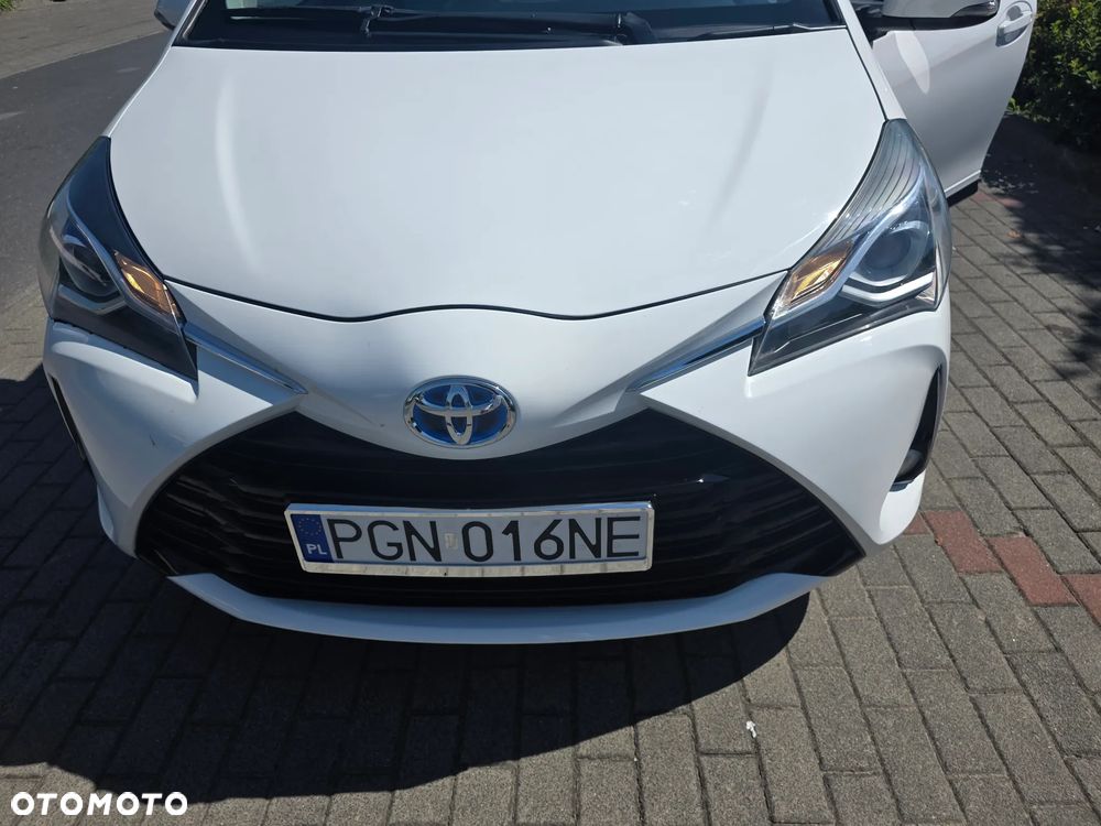 Toyota Yaris Hybrid 100 Selection Platinum - 12
