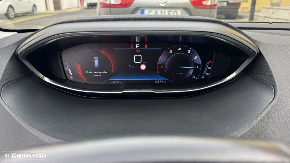 Peugeot 5008 1.2 PureTech Allure EAT8 - 19