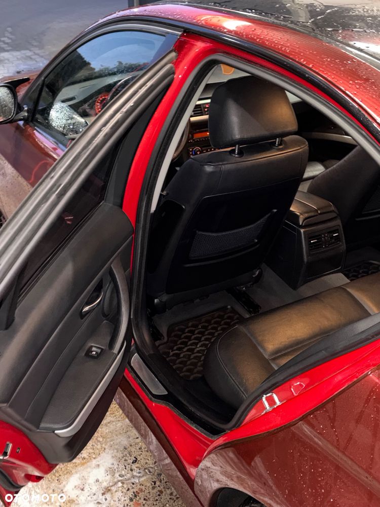 BMW Seria 3 330i - 2