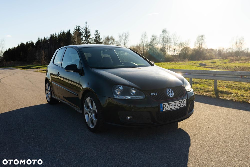 Volkswagen Golf 2.0 GTI - 1