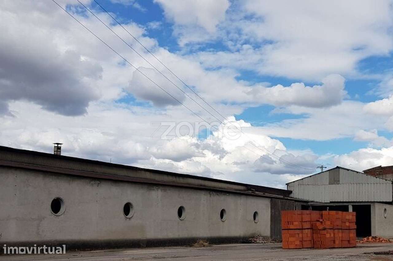 Antiga Fábrica Industrial "A Telheira de Chaves" com 25.000 m² - Grande imagem: 2/39