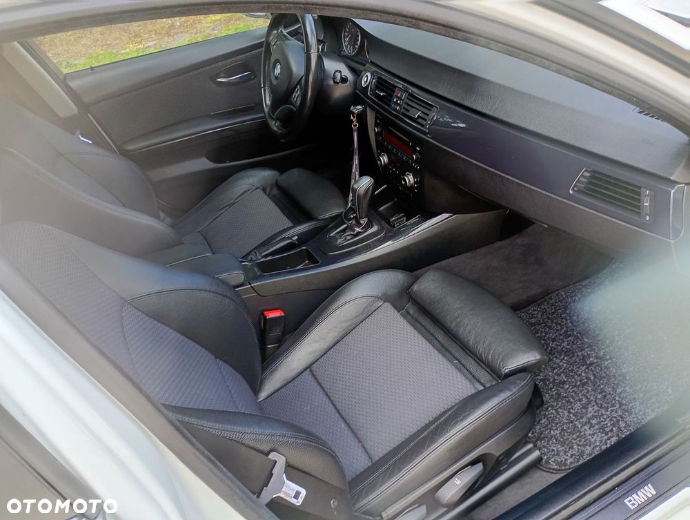 BMW Seria 3 320d xDrive DPF - 25