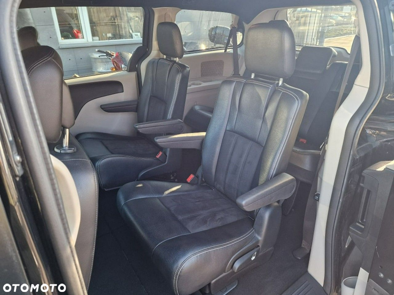 Dodge Grand Caravan - 26