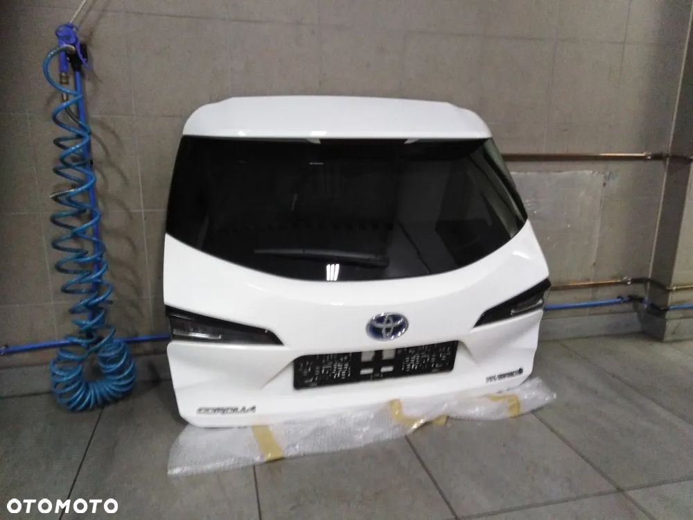 Toyota Corolla E21 klapa tył 040 - 3