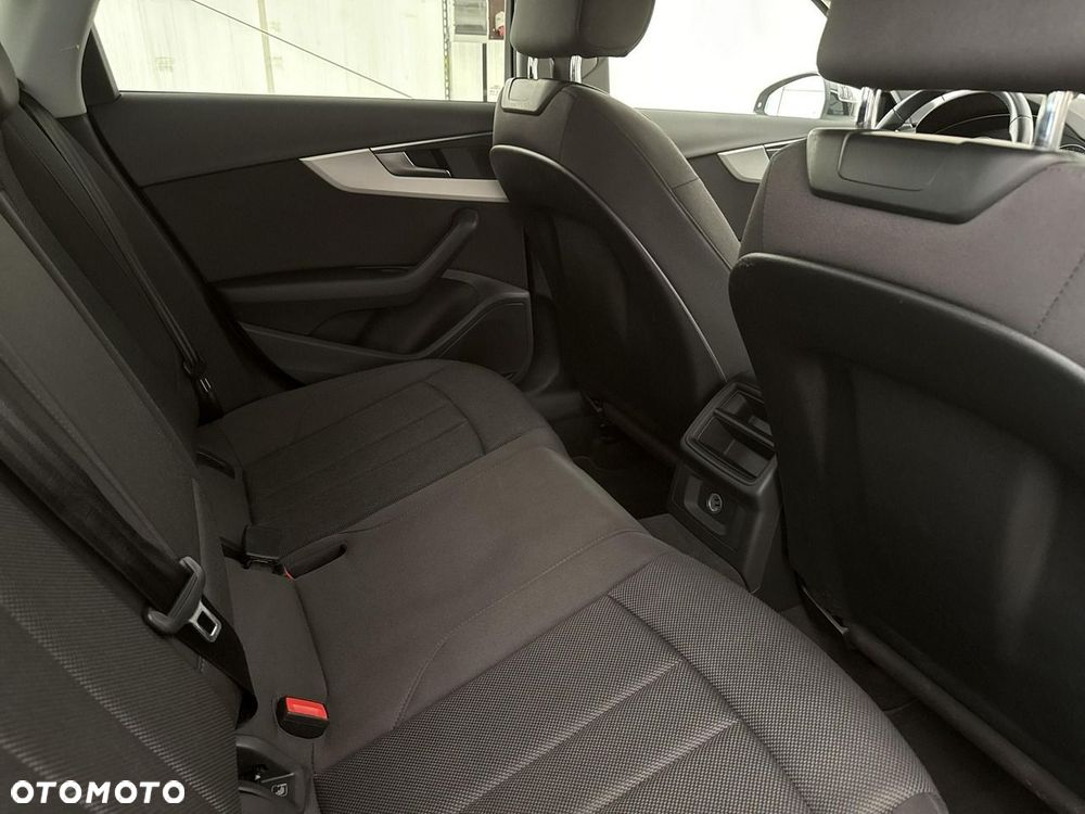 Audi A4 Limousine - 26