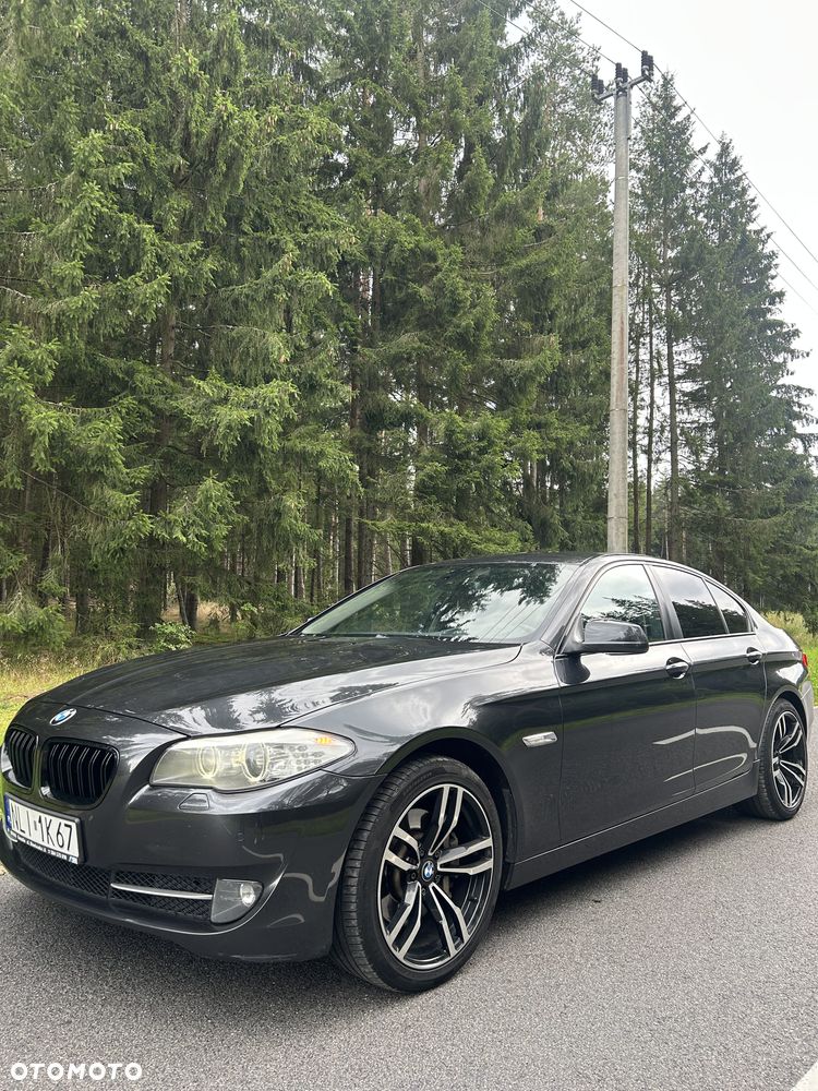 BMW Seria 5 525d xDrive - 14