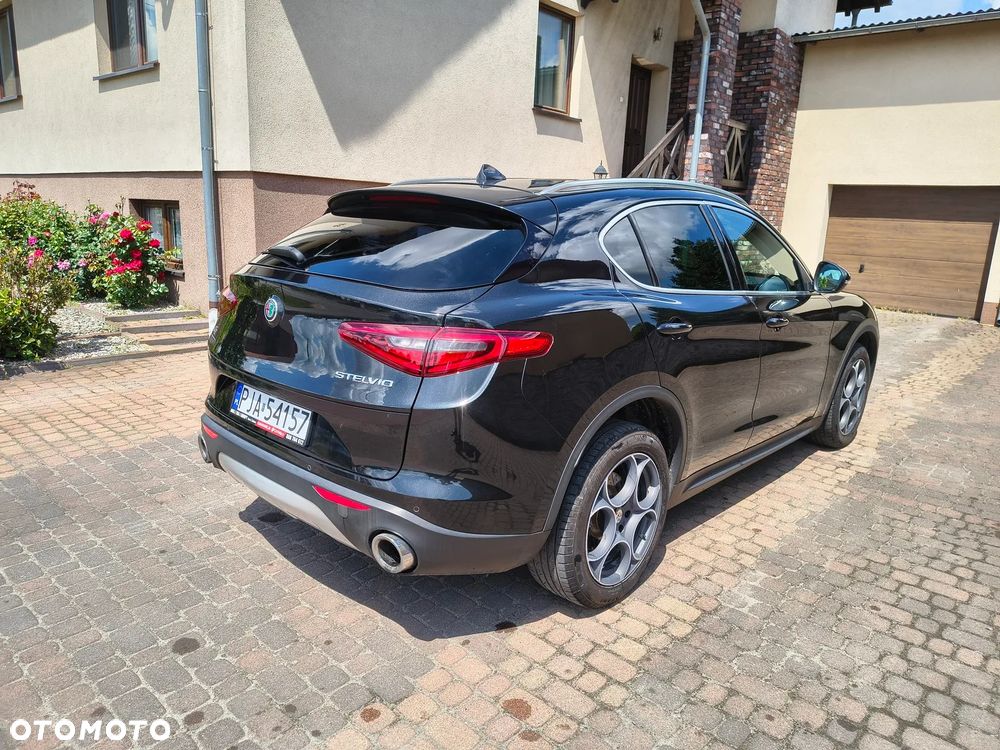 Alfa Romeo Stelvio - 9