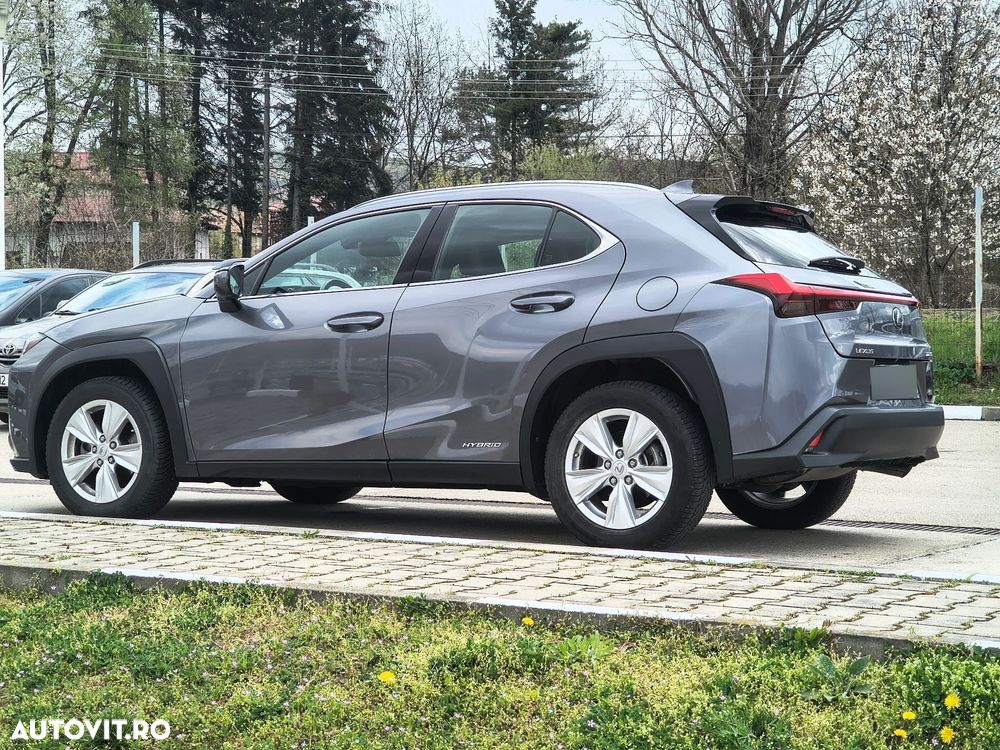 Lexus UX 250h Business Edition - 11
