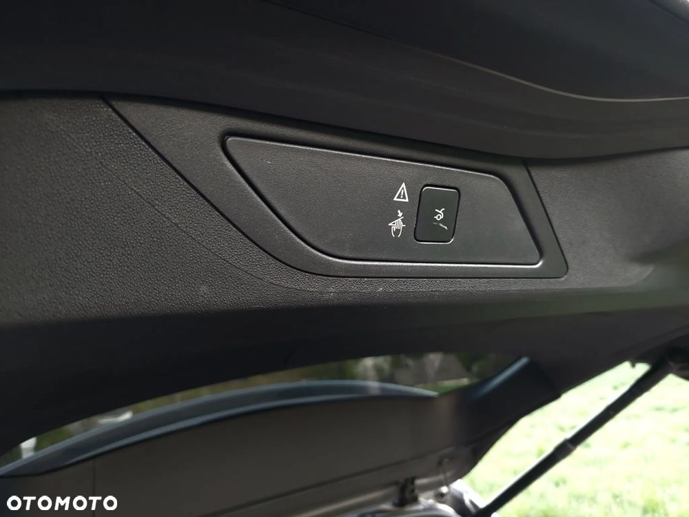 Citroën C4 SpaceTourer 1.6 PureTech Shine S&S EAT8 - 24