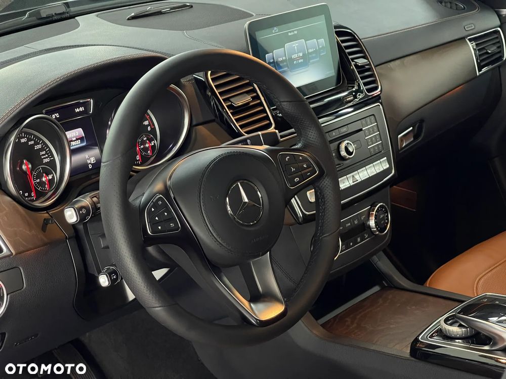 Mercedes-Benz GLS - 21