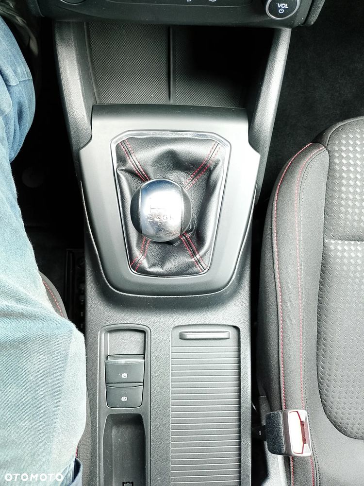Ford Focus 1.0 EcoBoost Hybrid ST-LINE - 31