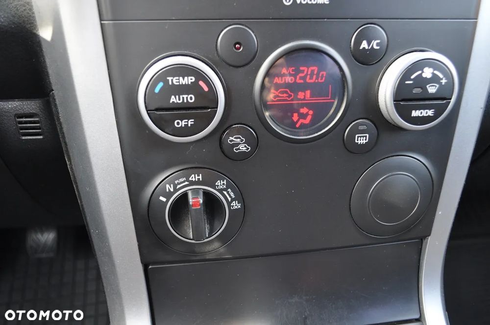 Suzuki Grand Vitara 2.0 Comfort - 27