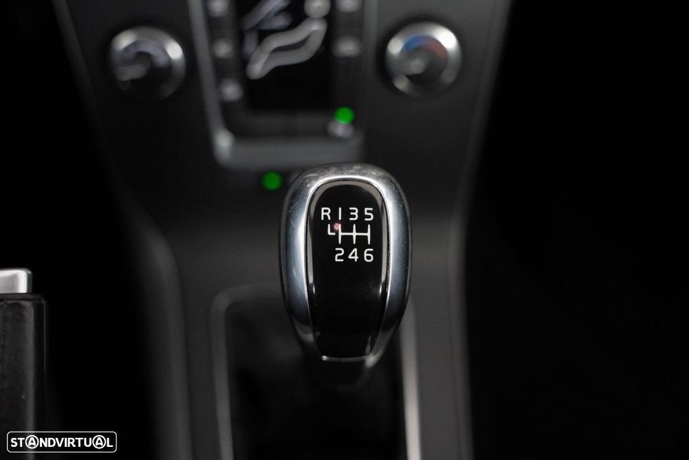 Volvo V40 Cross Country 1.6 D2 Momentum - 23