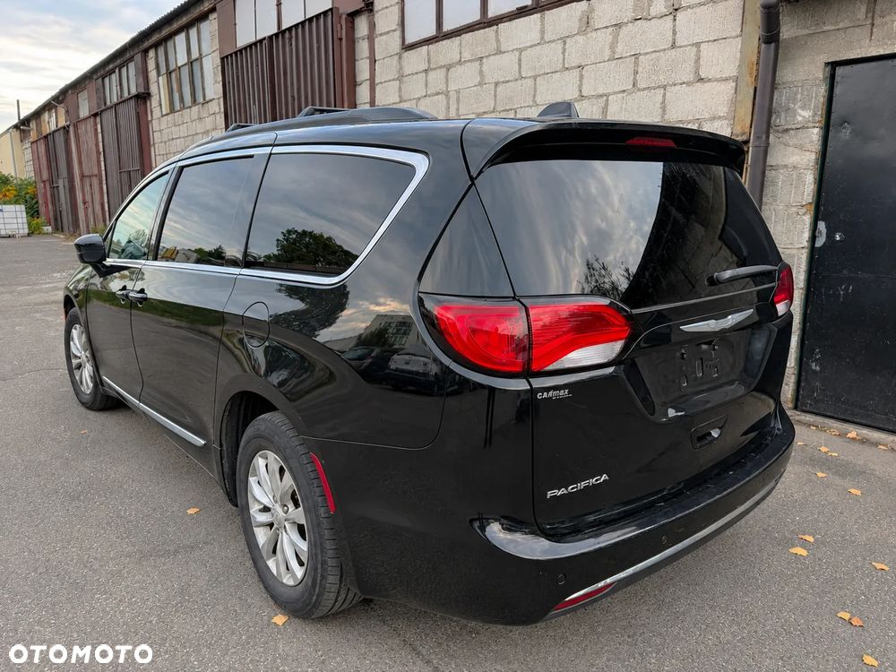 Chrysler Pacifica 2017 photo 3