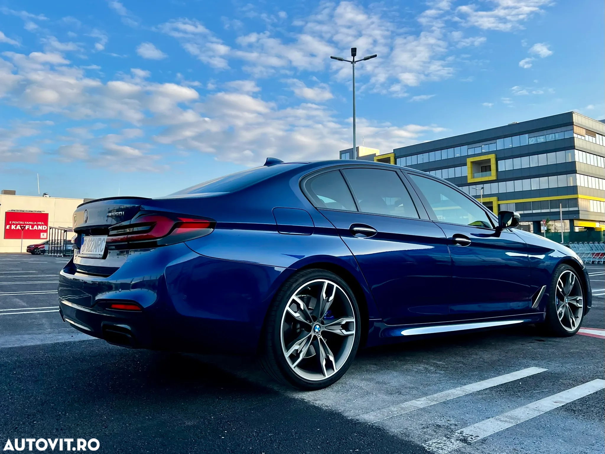 BMW M5 M550i xDrive AT - 2