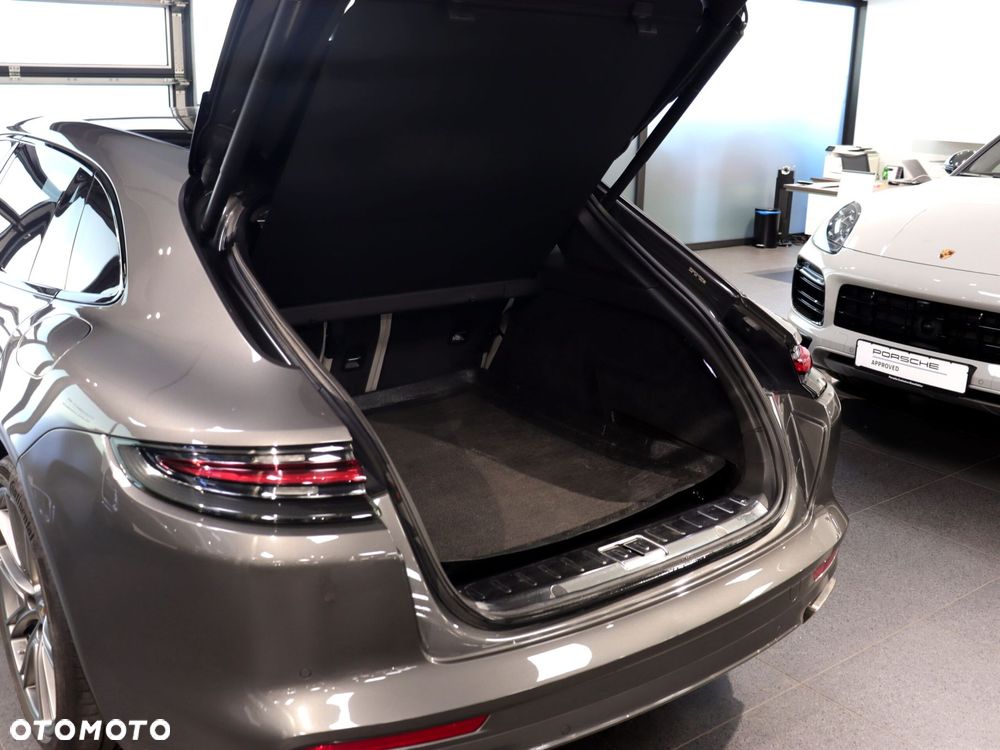 Porsche Panamera 4 E-Hybrid - 35
