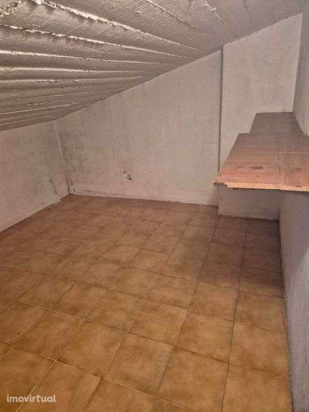 Vende-se lugar de garagem com arrecadação - Grande imagem: 2/3