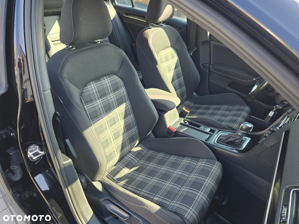 Volkswagen Golf - 15