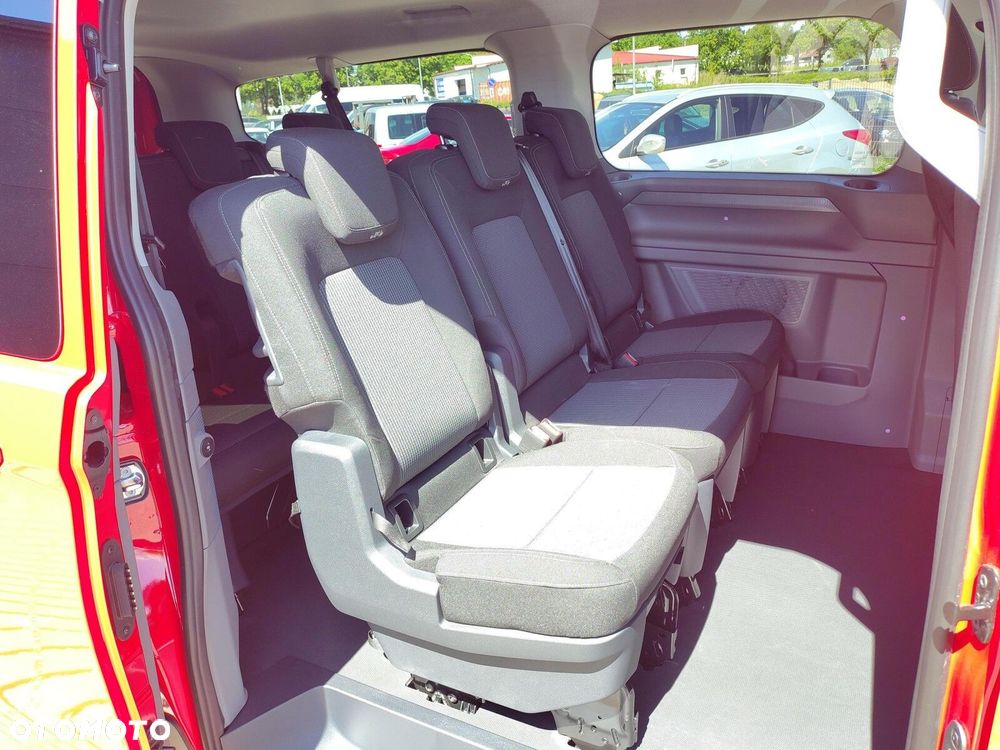 Volkswagen Caravelle 2,0 l TDI 150 KM / skrzynia biegów: 6-biegowa manualna rozstaw osi: 3500 mm - 16