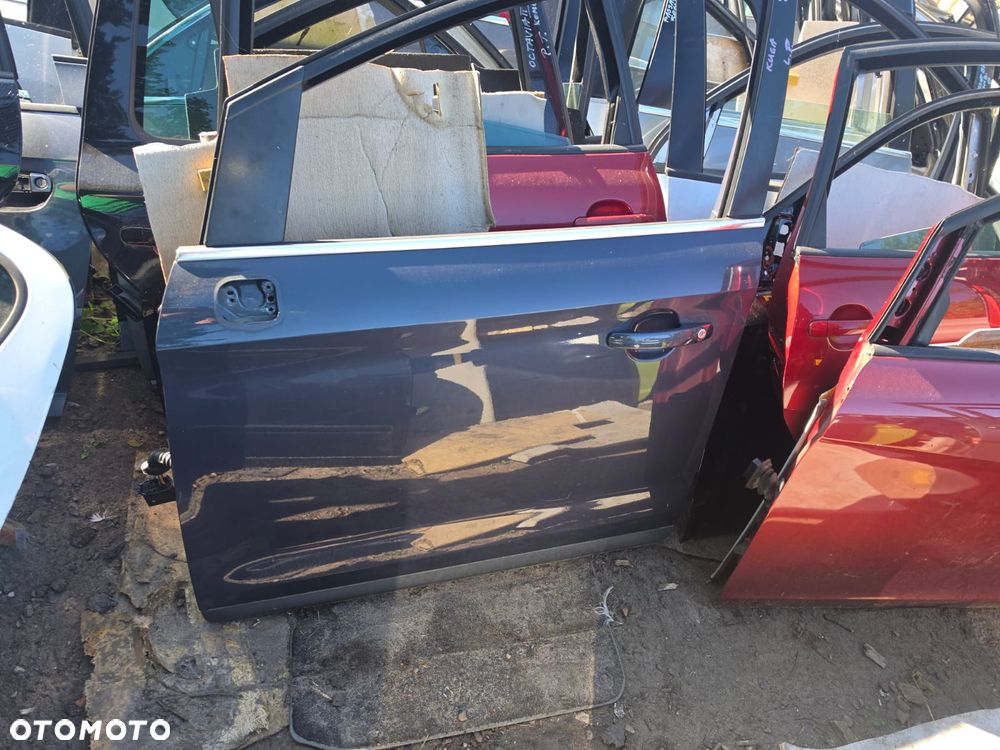 Drzwi  lewy przód  ford  kuga  mk1  w  kolorze  E 0 - 1