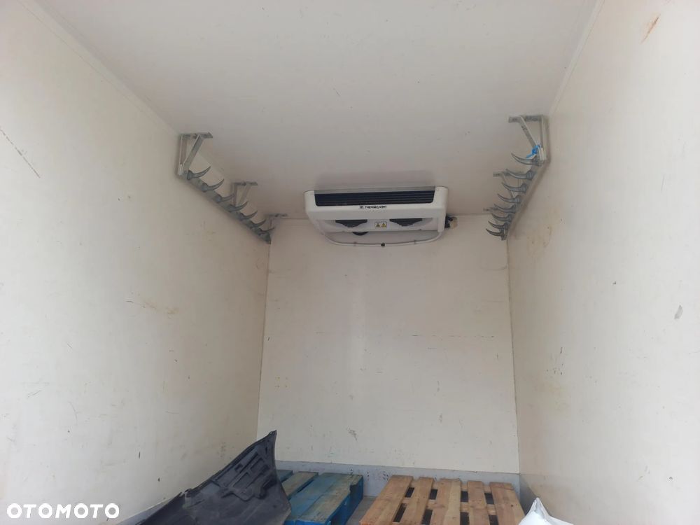 Mercedes-Benz Sprinter - 11