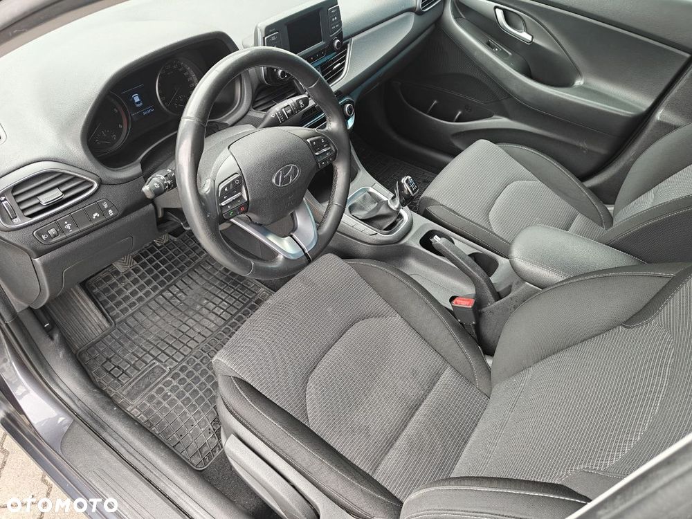 Hyundai i30 1.6 D Classic + - 12