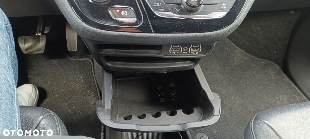 Chrysler Pacifica - 12