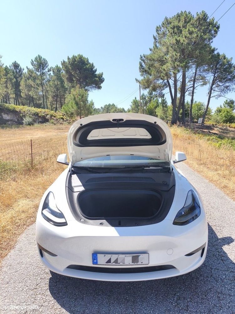 Tesla Model Y — fotografia 15
