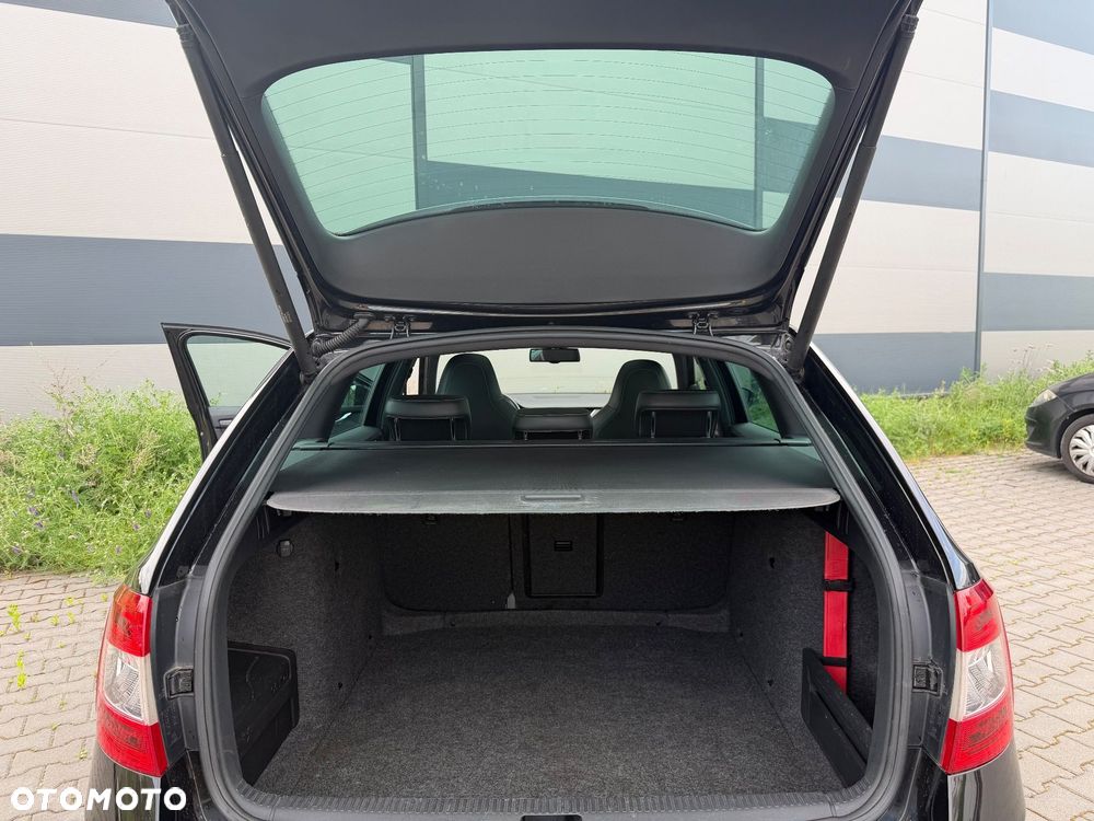Skoda Octavia 2.0 TDI DSG RS - 24