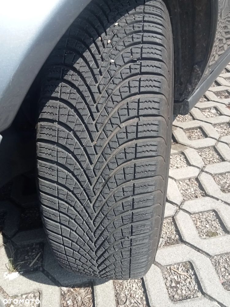 Volvo V40 1.8 Elegance - 11