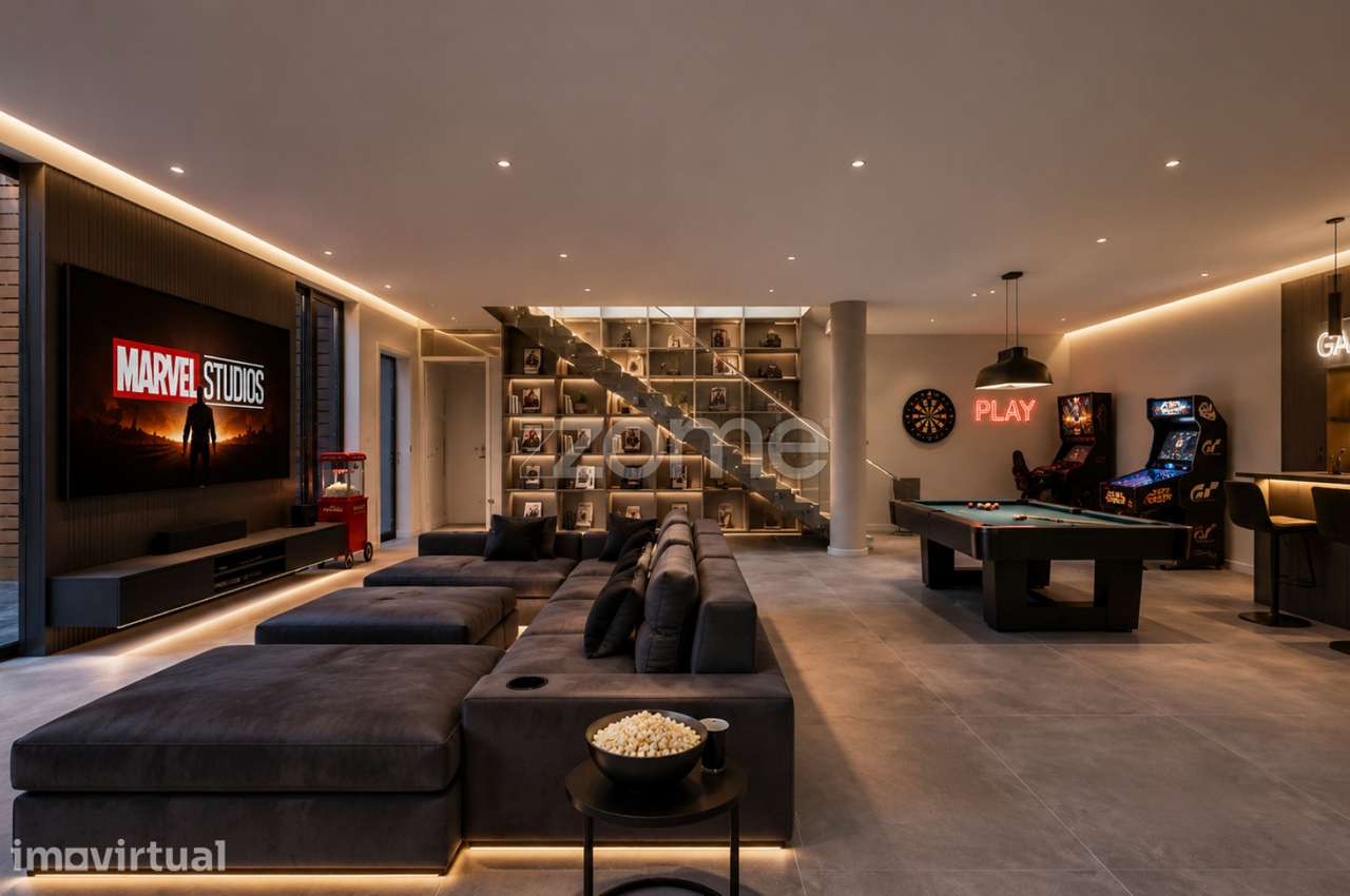Moradia T5 em Espinho, junto à Praia Azul, 347 m² úteis e jardim - Grande imagem: 2/60
