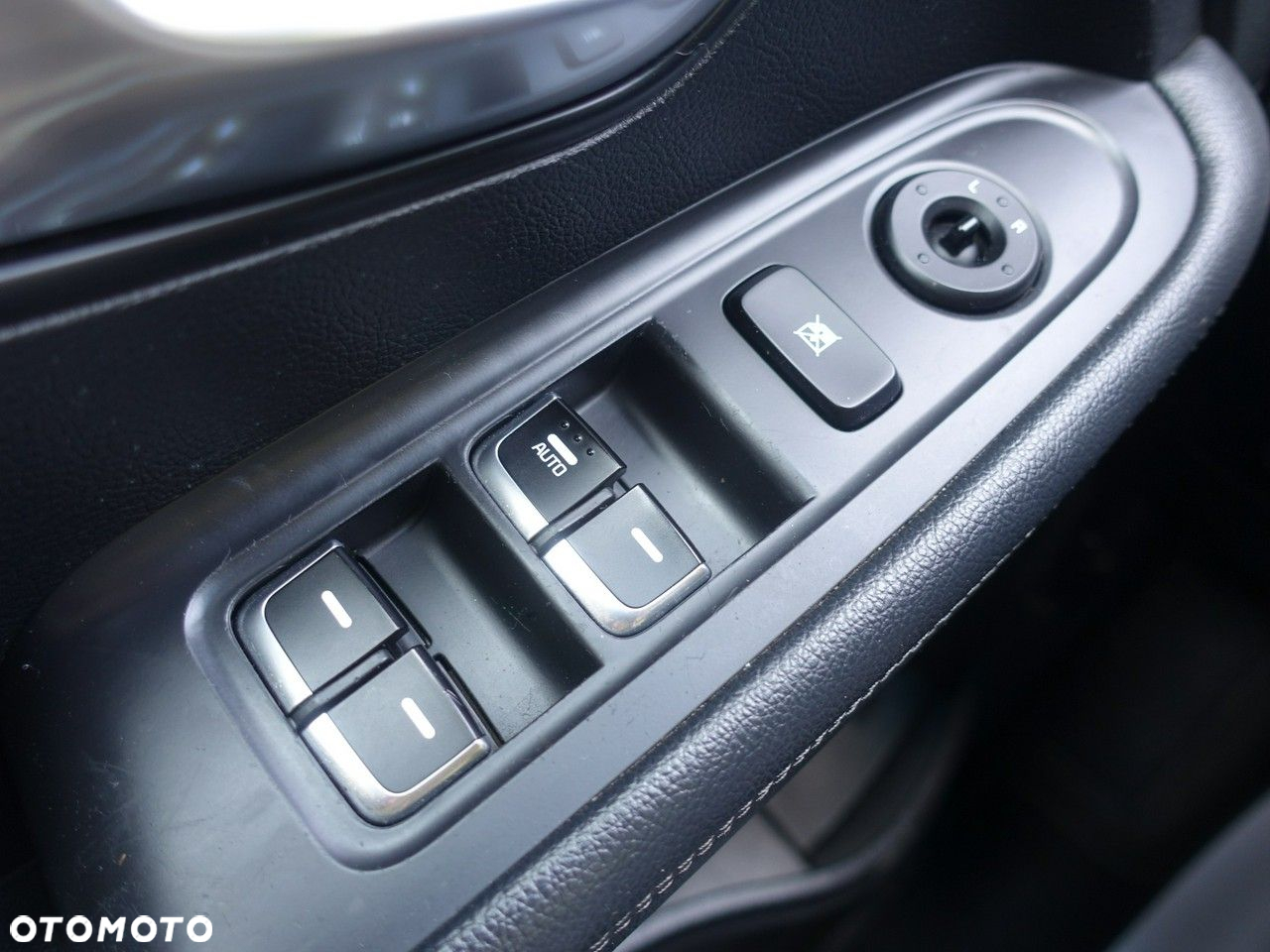 Kia Carens 1.6 GDI L 7os EU6 - 23
