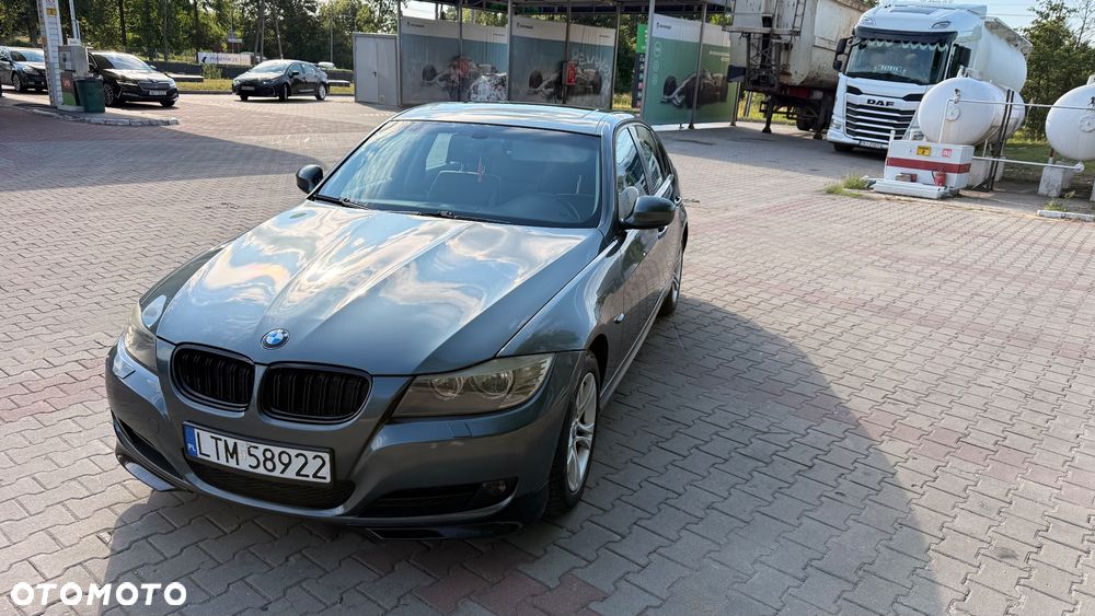 BMW Seria 3 318i - 4
