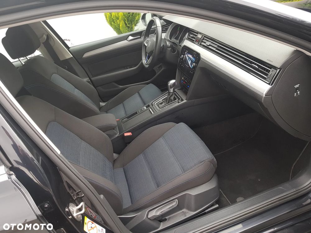 Volkswagen Passat - 10