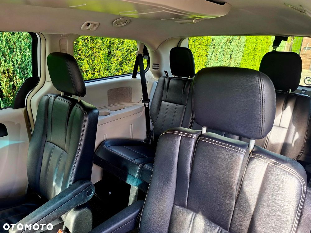 Chrysler Town & Country - 9