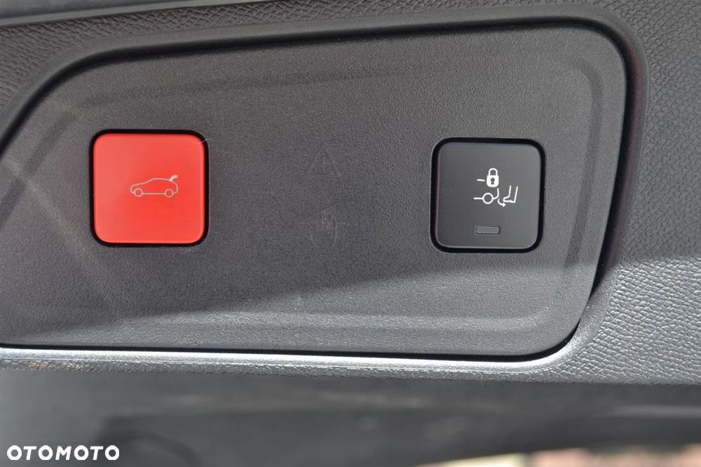 Peugeot 3008 1.6 PureTech HYbrid4 GT S&S EAT8 - 17