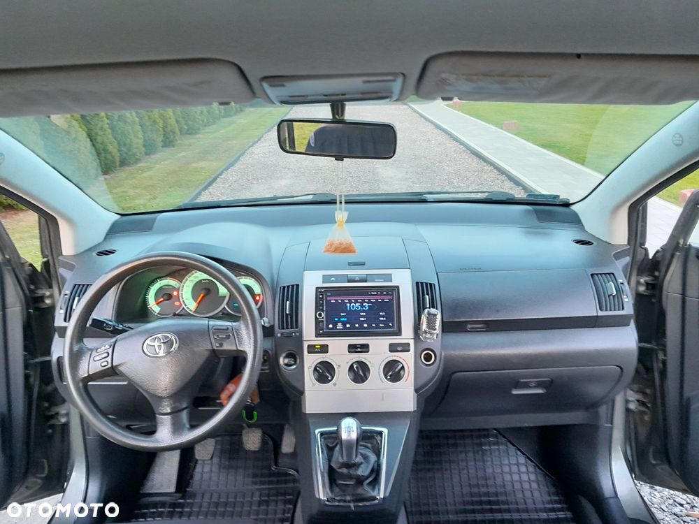 Toyota Corolla Verso - 9