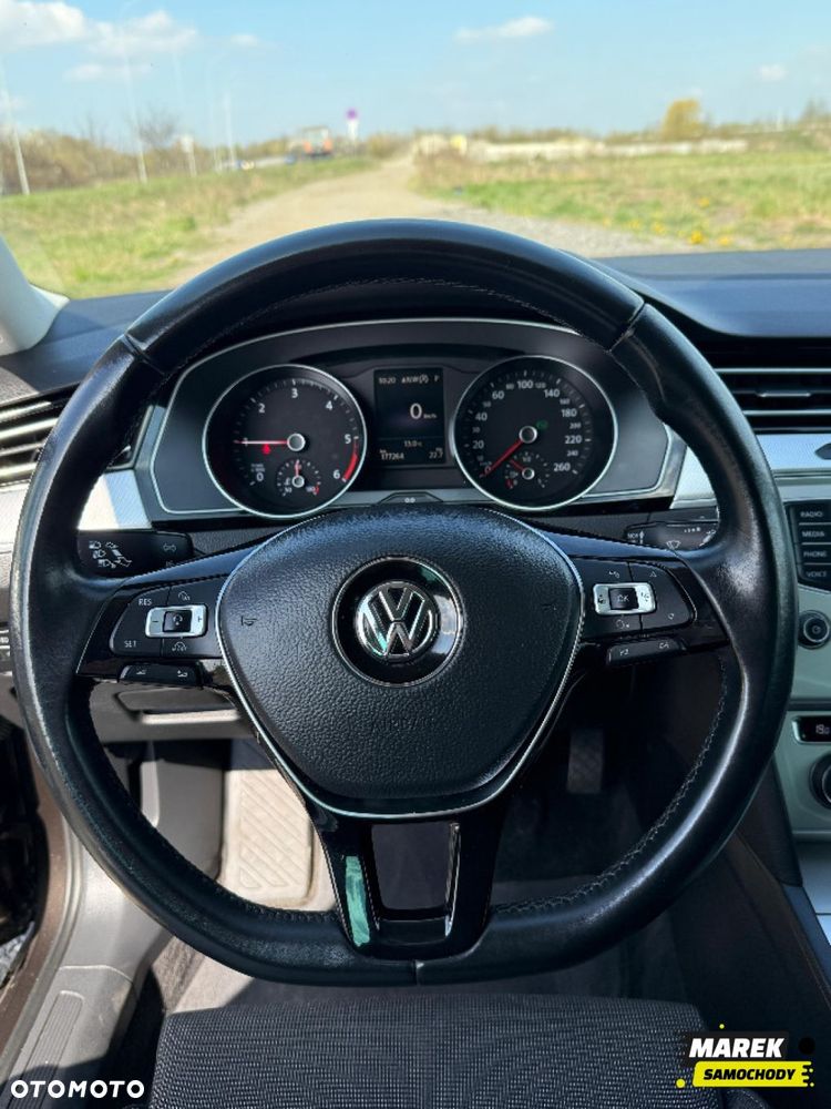 Volkswagen Passat - 10