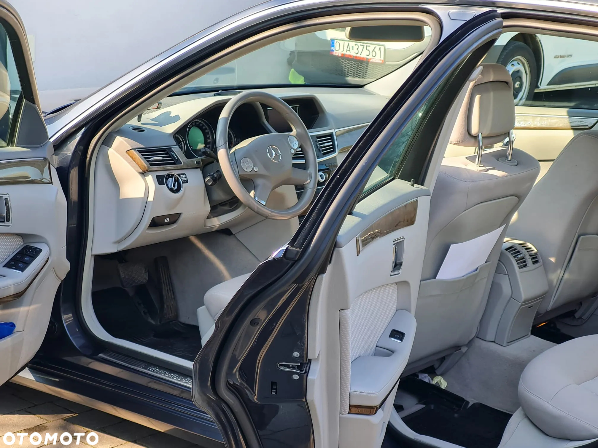 Mercedes-Benz Klasa E 250 CGI BlueEffICIENCY Elegance - 9